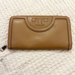 Tory Burch Serif T Multi-Gusset Zip Continental Long Wallet